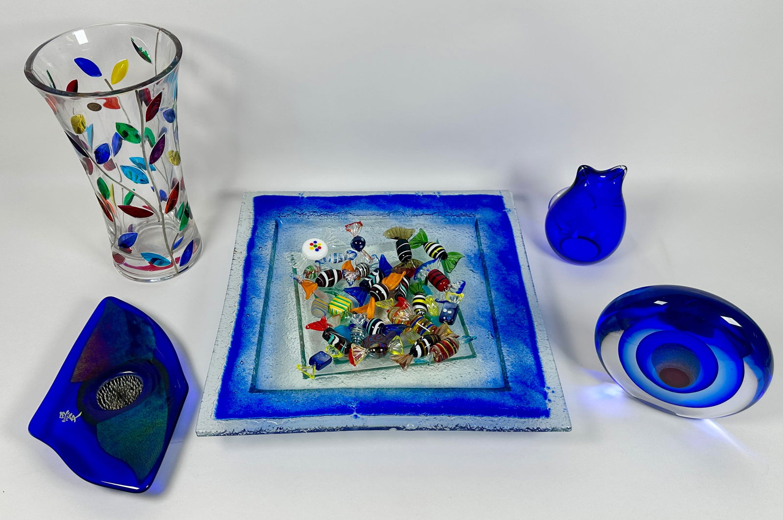 COLLECTION OF ART GLASS (1 of 4)