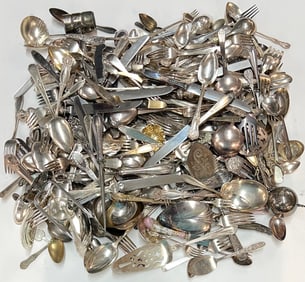 LARGE LOT OF SILVERPLATE FLATWARE