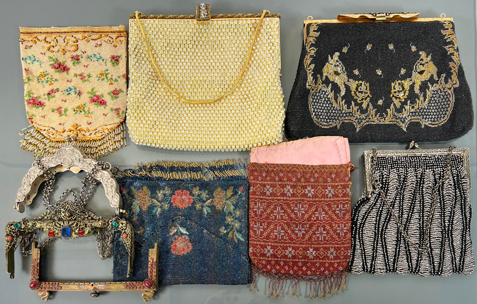 COLLECTION OF VINTAGE LADIES HANDBAGS (1 of 1)