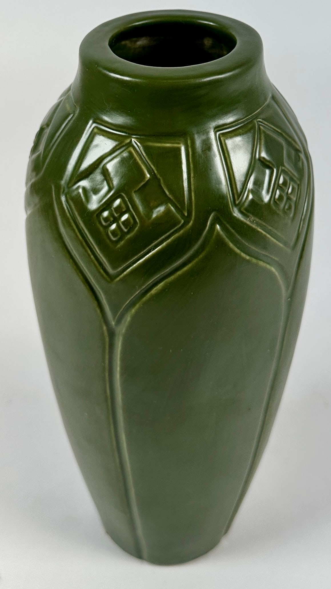 ROOKWOOD POTTERY VASE (1 of 9)