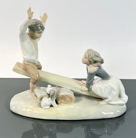 LLADRO NAO PORCELAIN FIGURE 4877