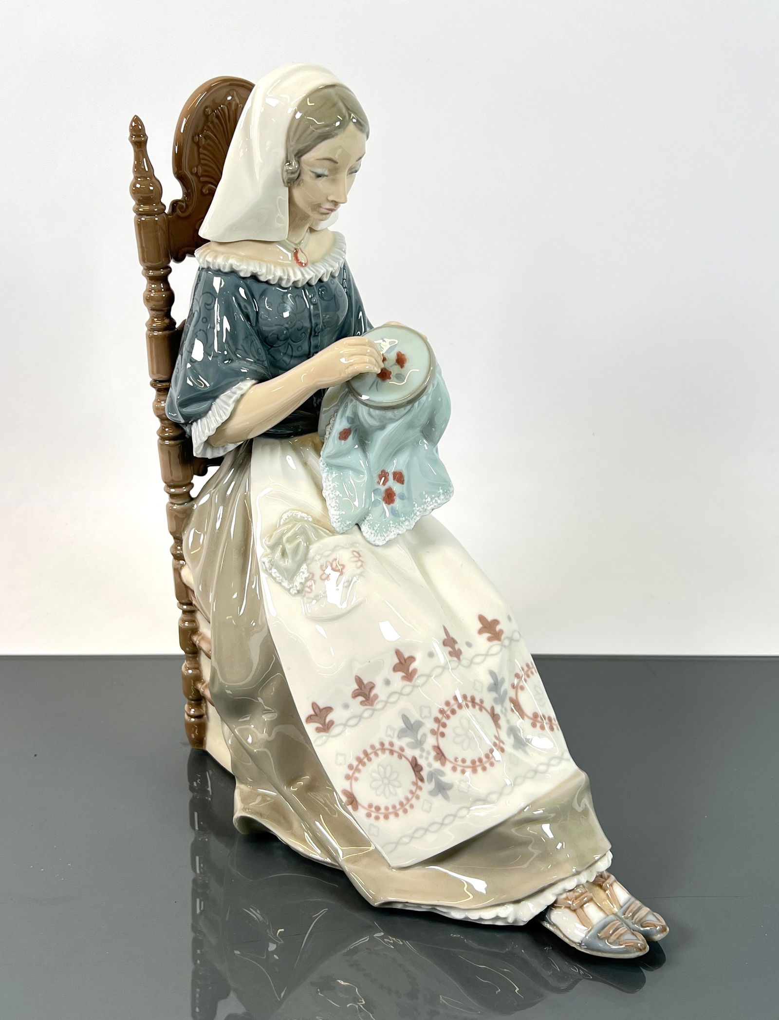LLADRO PORCELAIN FIGURE 4865 (1 of 2)