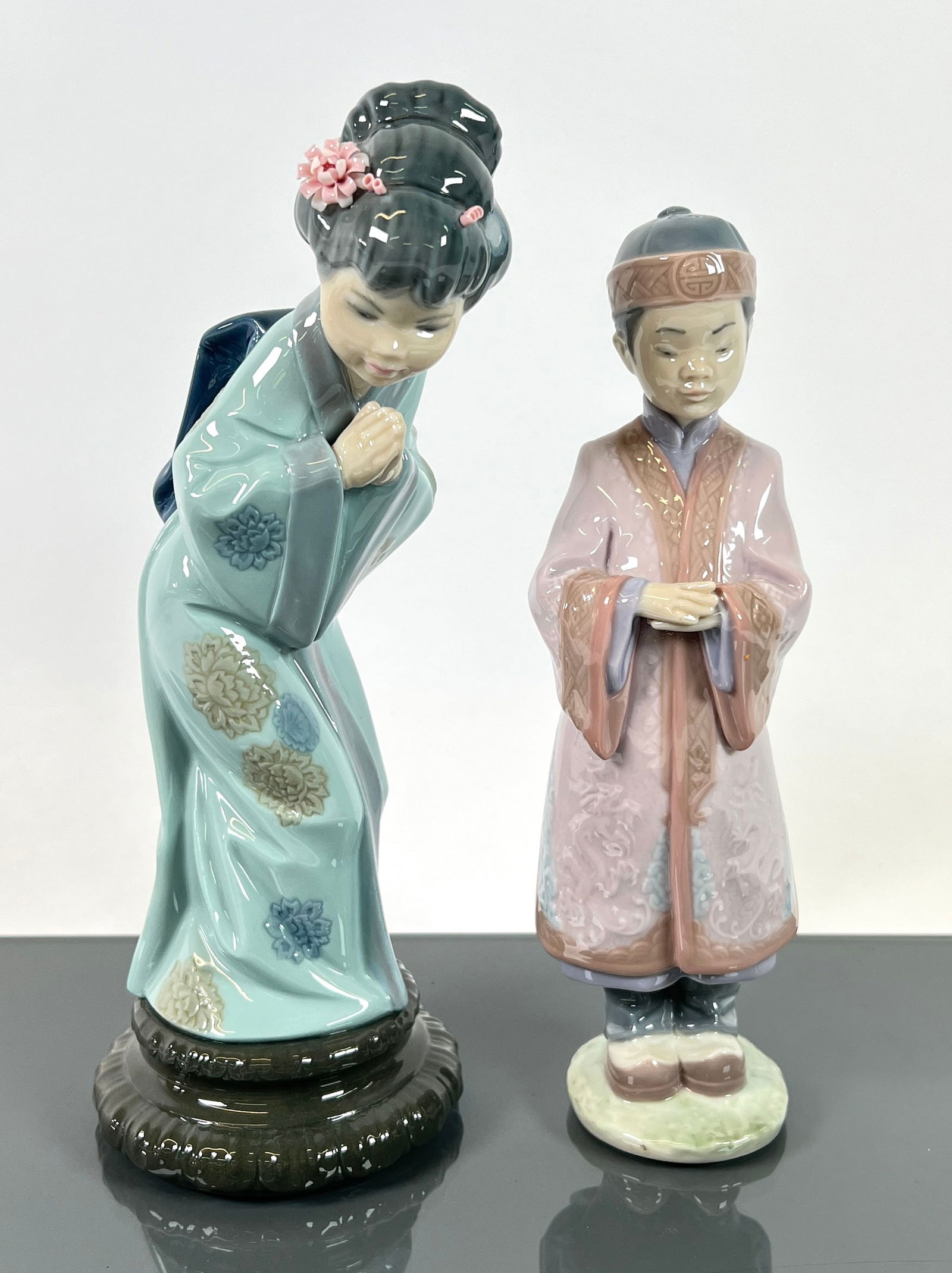 LLADRO PORCELAIN FIGURES: GEISHA #4989; ASIAN SCHOLAR #6177. EXCELLENT. NO BOXES. TALLEST 11"