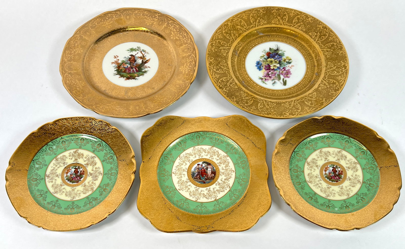 COLLECTION OF GILT BONE CHINA PLATES: ROYAL CHINA 22K 10.5"; HUTSCHENREUTHER LHS LE ROY-CHICAGO 11"; ENGLISH 24K 10"; VICTORIA CZ 24K 9". ALL VERY GOOD. REQUIRES THIRD PARTY SHIPPING.