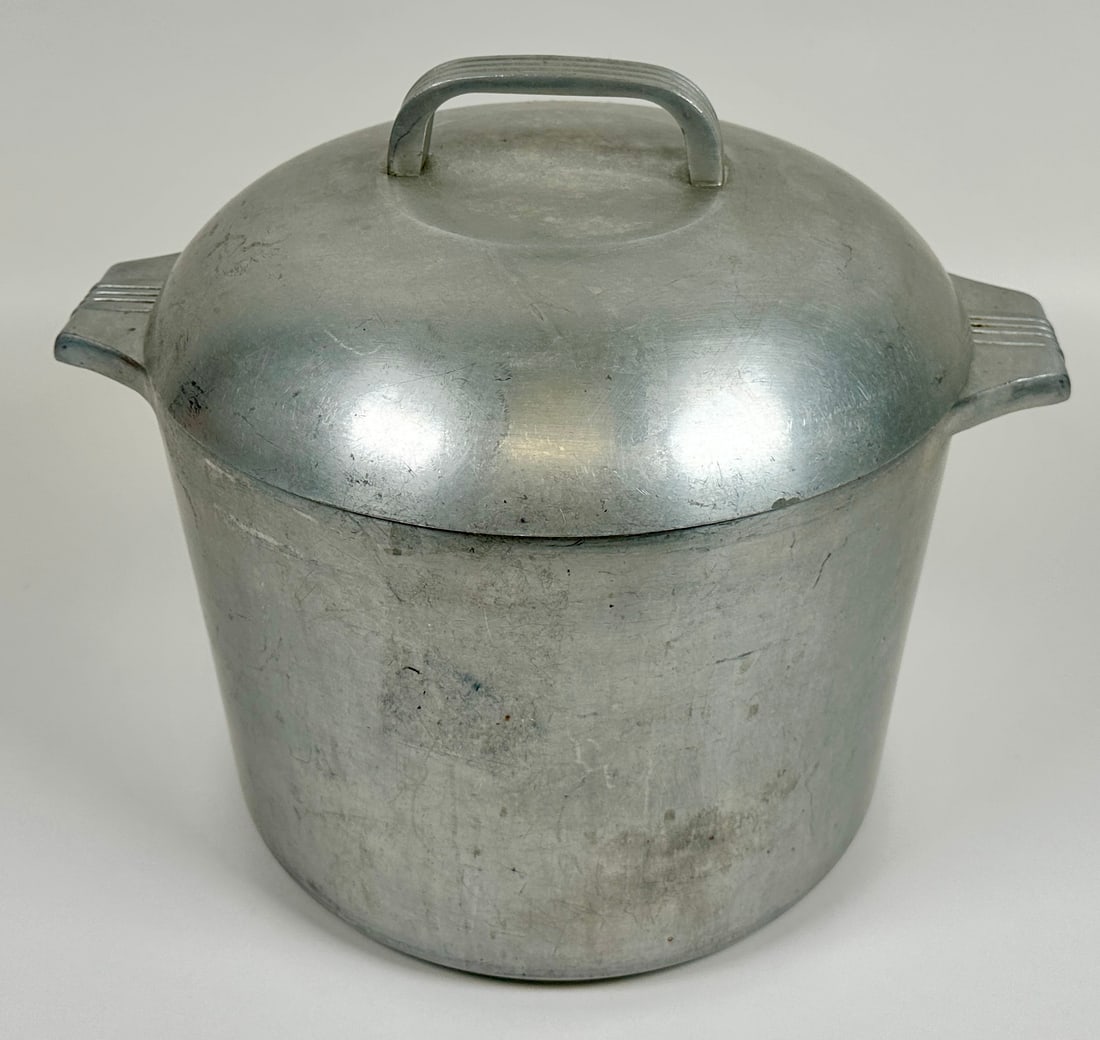 WAGNER-WARE MAGNALITE COOK POT (1 of 3)