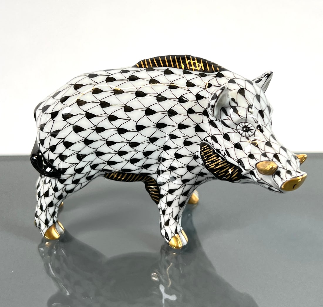 HEREND BLACK FISHNET WILD BOAR (1 of 2)