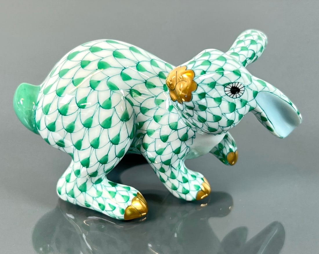 HEREND GREEN FISHNET RABBIT (1 of 2)