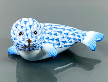 HEREND BLUE FISHNET SEAL