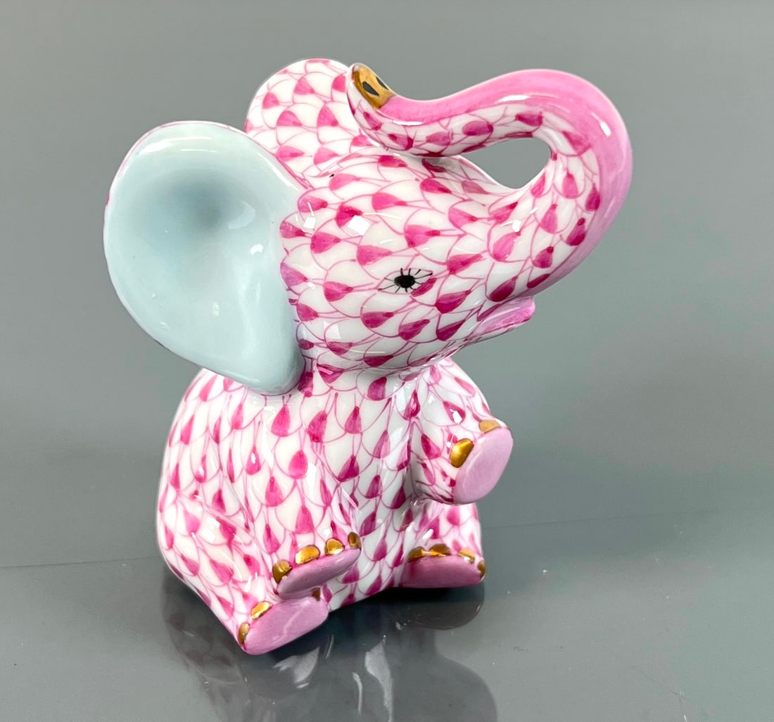 HEREND PINK FISHNET ELEPHANT (1 of 2)