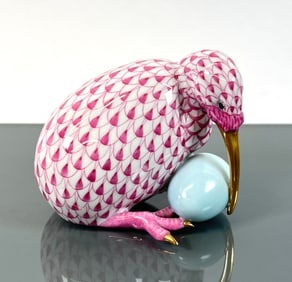 HEREND PINK FISHNET KIWI BIRD