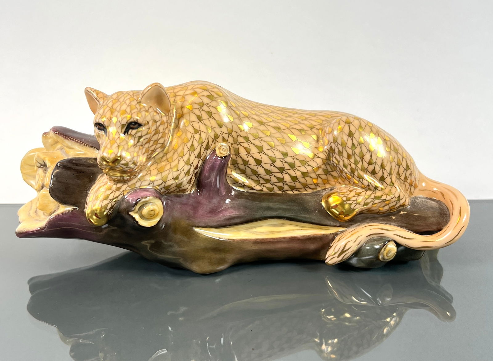 HEREND FISHNET LIONNESS ON WATCH (1 of 3)