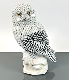 HEREND FISHNET SNOWY OWL