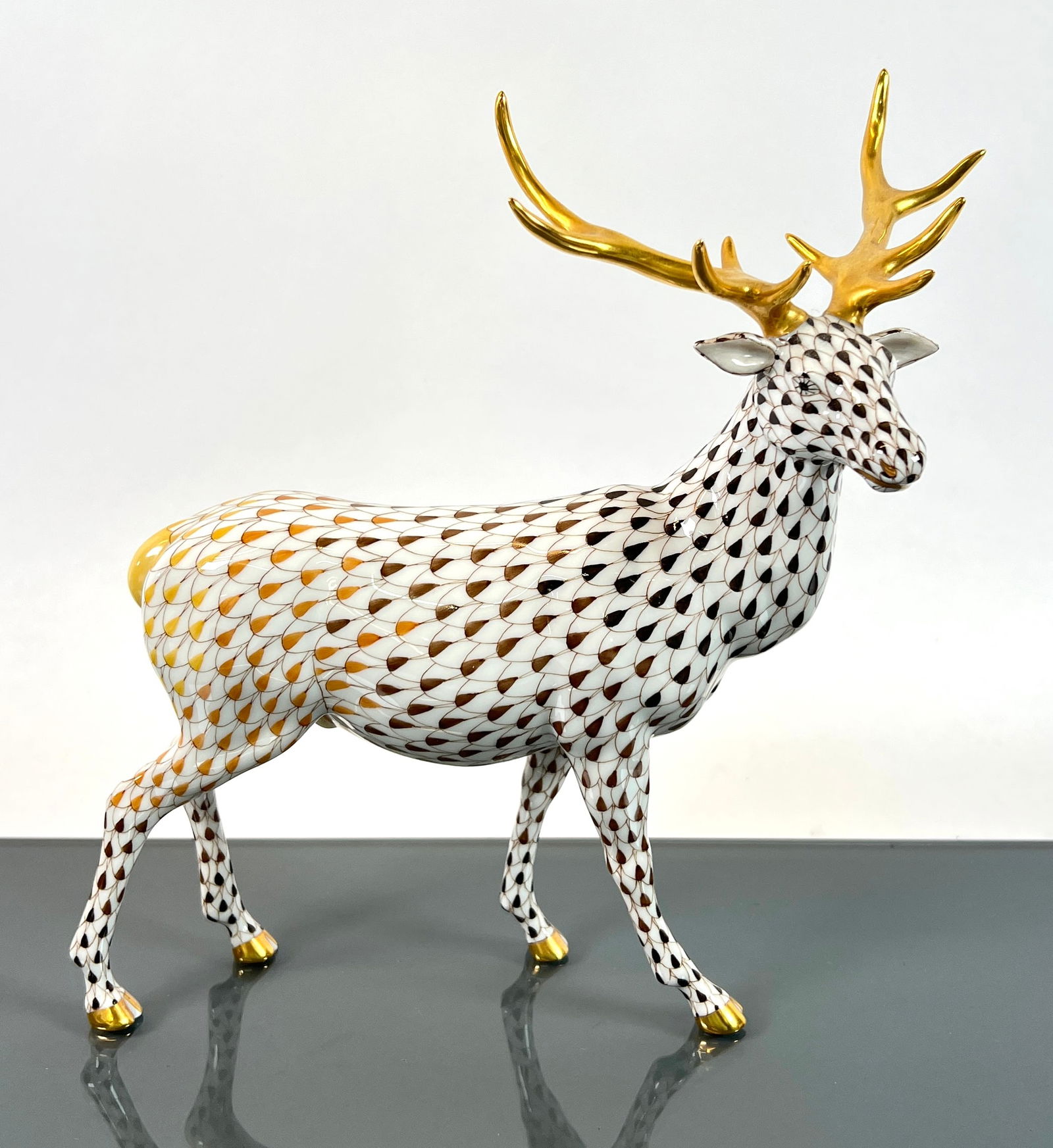 HEREND FISHNET ROOSEVELT ELK (1 of 4)