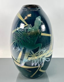 LARGE GECKO ART POTTERY VESSEL