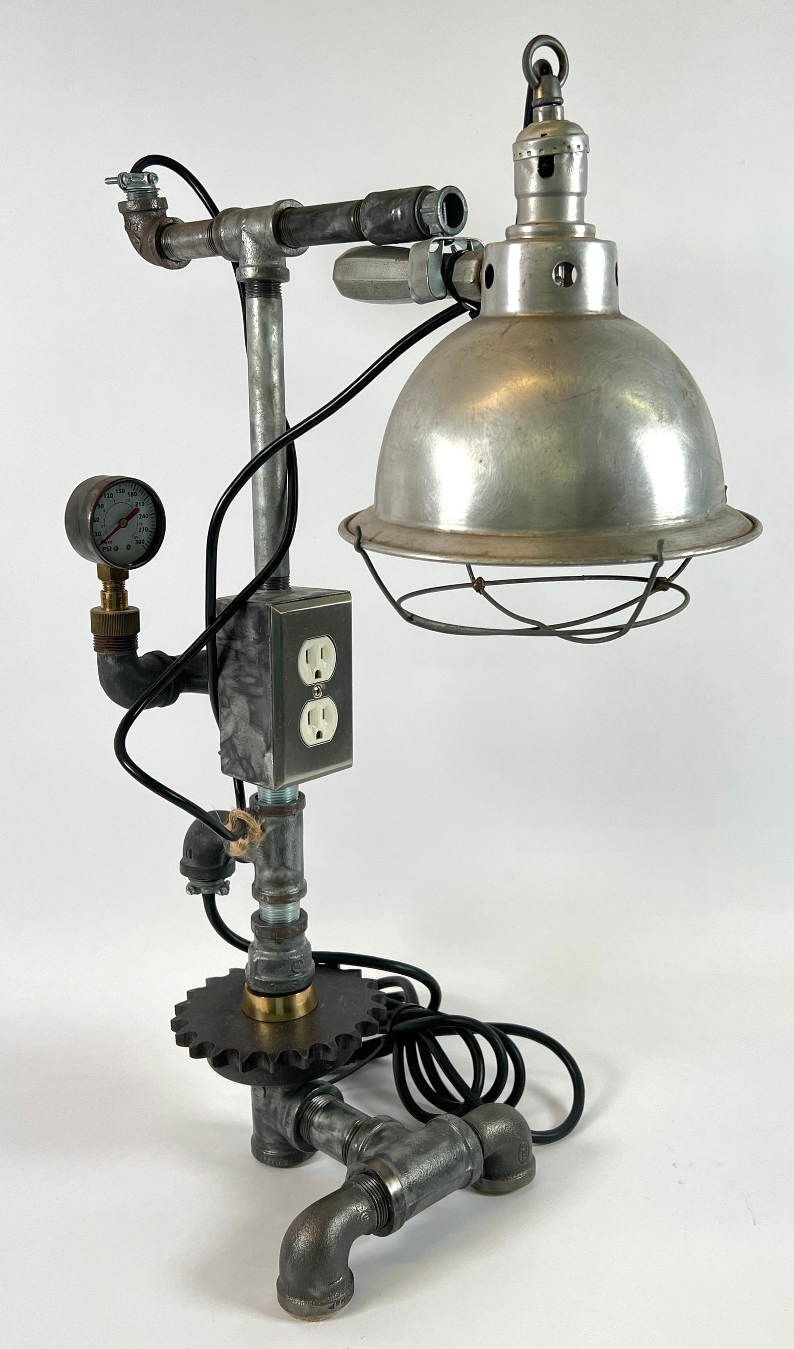 INDUSTRIAL MACHINE AGE TABLE LAMP (1 of 2)