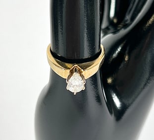 14K GOLD WITH DIAMOND LADIES RING