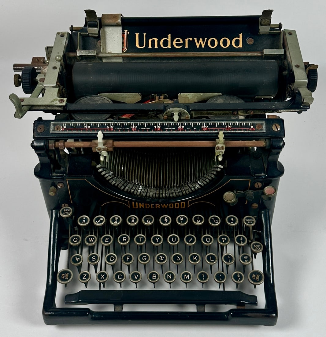 UNDERWOOD TYPEWRITER (1 of 9)