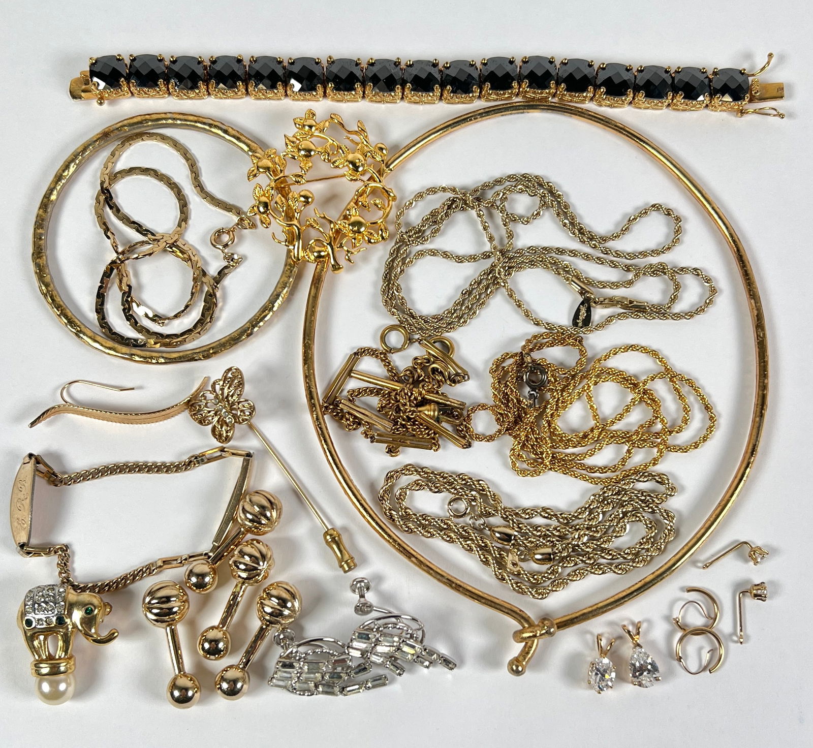 GOLD-TONED JEWELRY COLLECTION: A MIX OF ASSORTED JEWELRY IN GOLD-TONES INCLUDING BRACELETS, NECKLACES, EARRINGS.