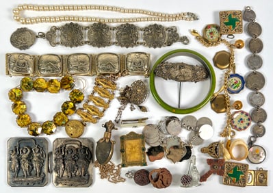 VINTAGE TRAVELER COSTUME JEWELRY