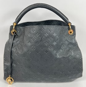 LOUIS VUITTON ARTSY MONOGRAM INFINITY BAG