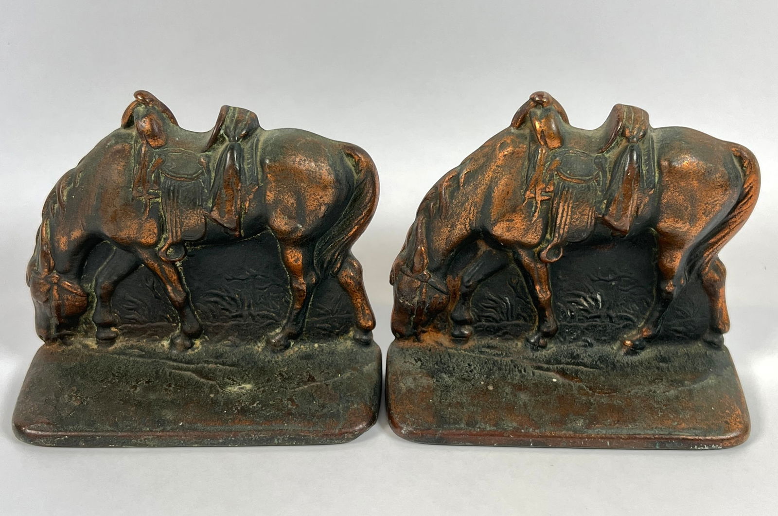 VINTAGE WESTERN HORSE BOOKENDS: BRONZED TONED GRAZING HORSE BOOKENDS. 4.5"H