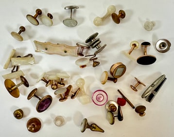 COLLECTION OF VINTAGE MOP BUTTONS