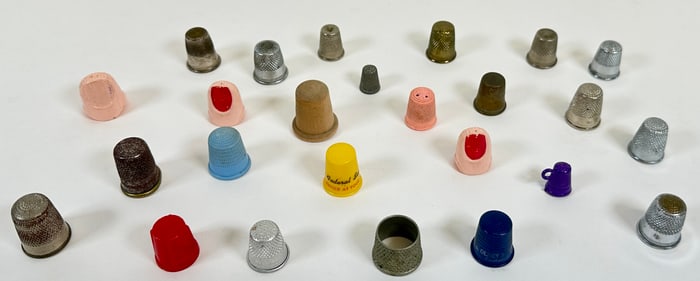 COLLECTION OF VINTAGE SEWING THIMBLES
