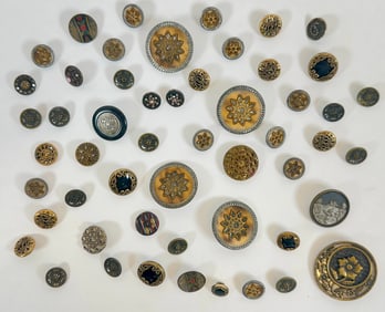 COLLECTION OF VINTAGE BUTTONS