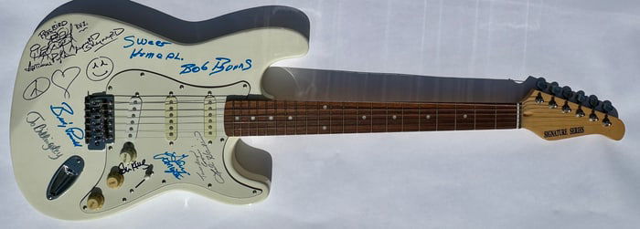 LYNRD SKYNYRD SIGNED STRATOSCASTER GUITAR