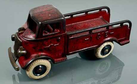 ARCADE TOYS CAST IRON STUDEBAKER ICE TRUCK