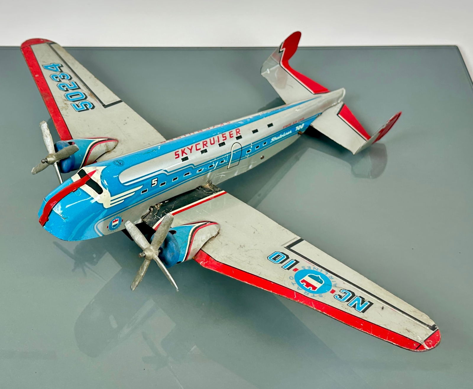VINTAGE MARX TOYS STRATOLINER 700 AIRPLANE (1 of 3)