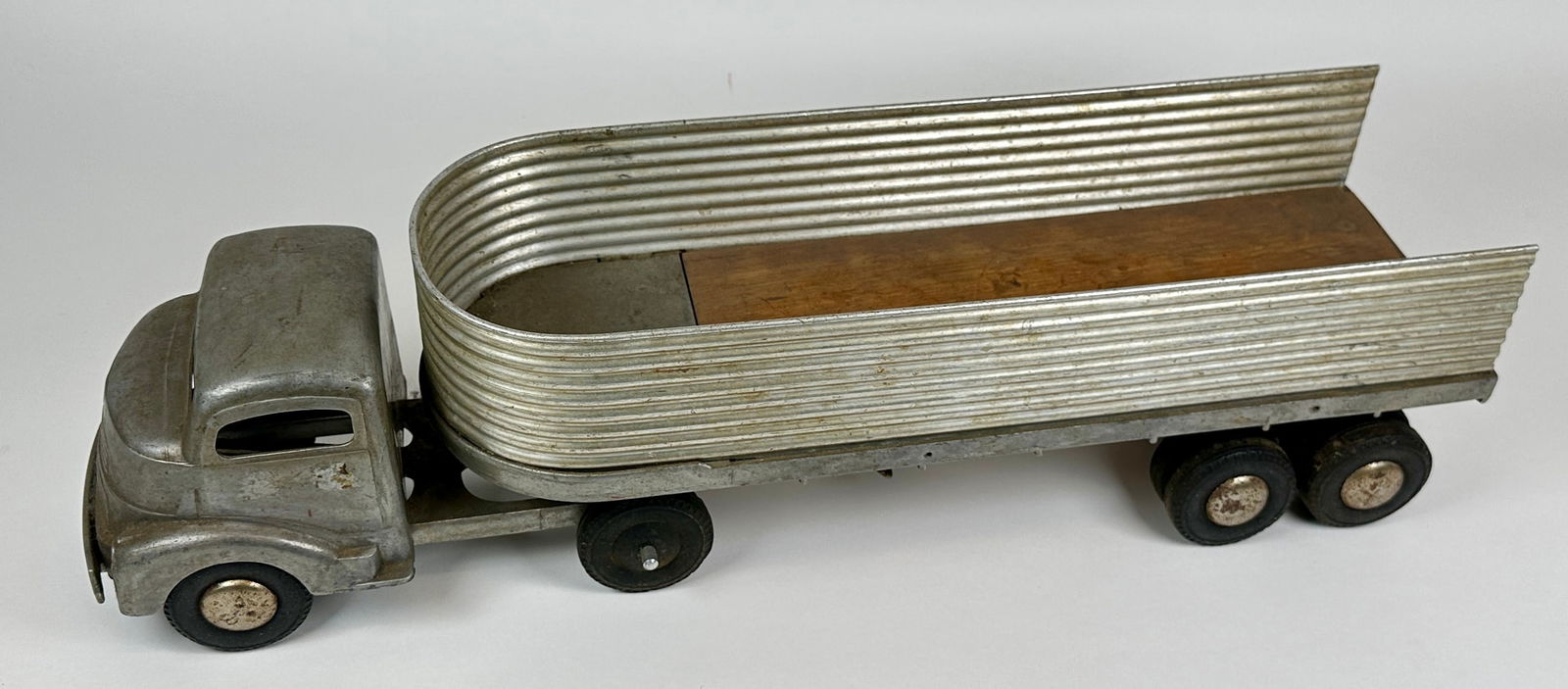 SMITH MILLER TOY HAULER (1 of 6)