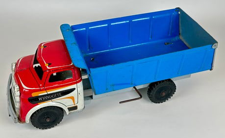 VINTAGE WYANDOTTE TOYS PRESSED STEEL TRUCK