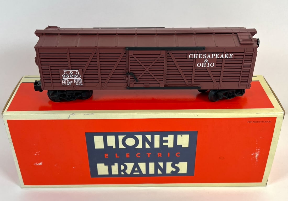 LIONEL ELECTRIC TRAINS - 6-51402 C&O STOCK CAR: CHESAPEAKE AND OHIO STOCK CAR. AS NEW WITH ORIGINAL BOX. CARTON IS 5"X4"X15"