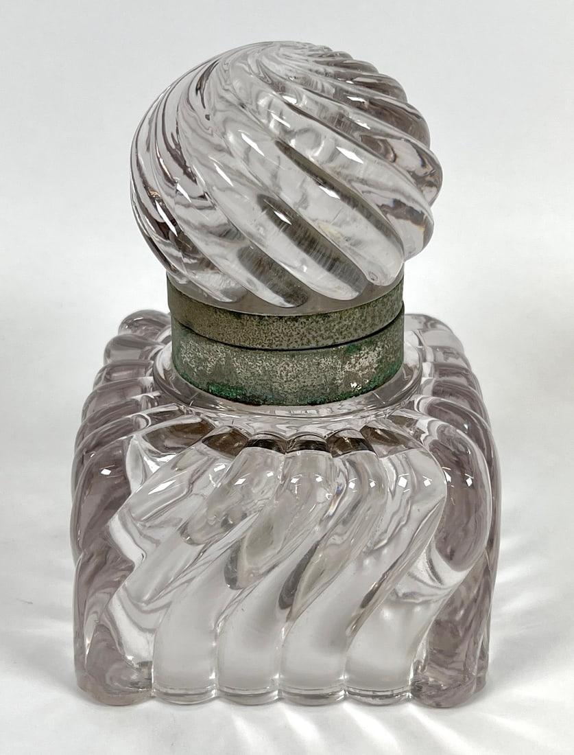 BACCARAT (ATTR.) SWIRLED GLASS INKWELL: UNMARKED. 6"X4"X4"