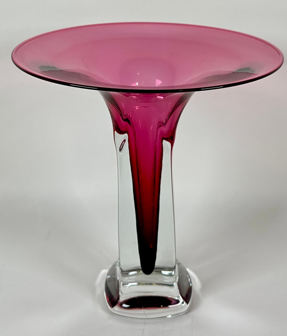 JOHNATHAN WINFISKY ART GLASS VASE: SIGNED. CLEAR AND CRANBERRY. 12.5"H
