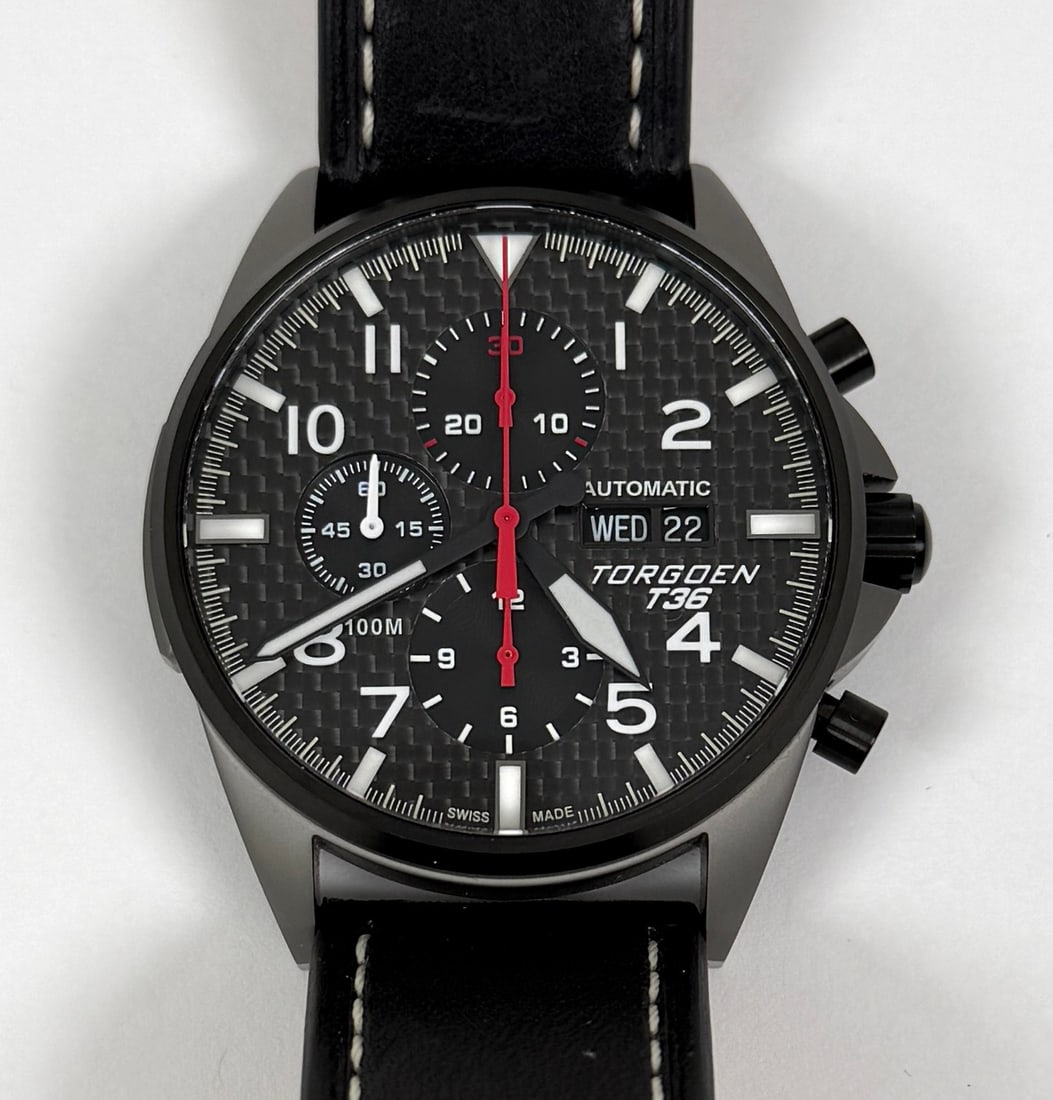 TORGOEN T36 CHONOGRAPH WATCH: AVIATION INSPIRED MEN'S WATCH. CARBON FIBER DIAL, STAINLESS STEEL CASE, SAPPHIRE CRYSTAL, AUTOMATIC, 44MM. W/R TO 100M. DAY/DATE. RUNNING.