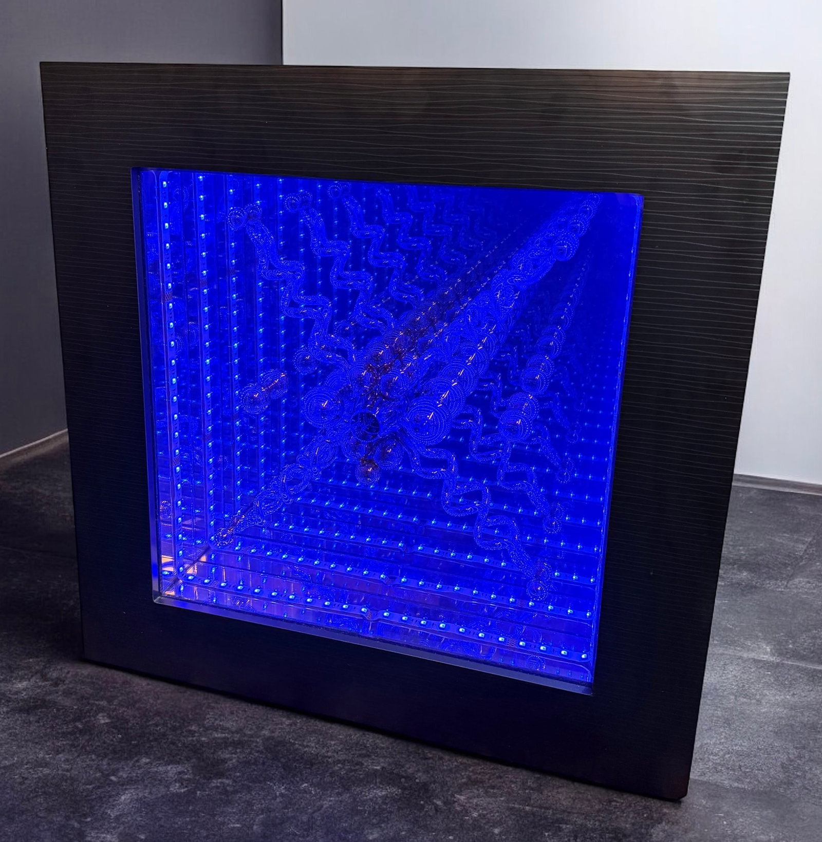 DOUGLAS DURKEE INFINITY MIRROR: LUCKY STAR INFINITY LIT MIRROR. WORKING. 23"X23"X4"