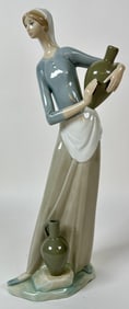 LLADRO PORCELAIN FIGURE