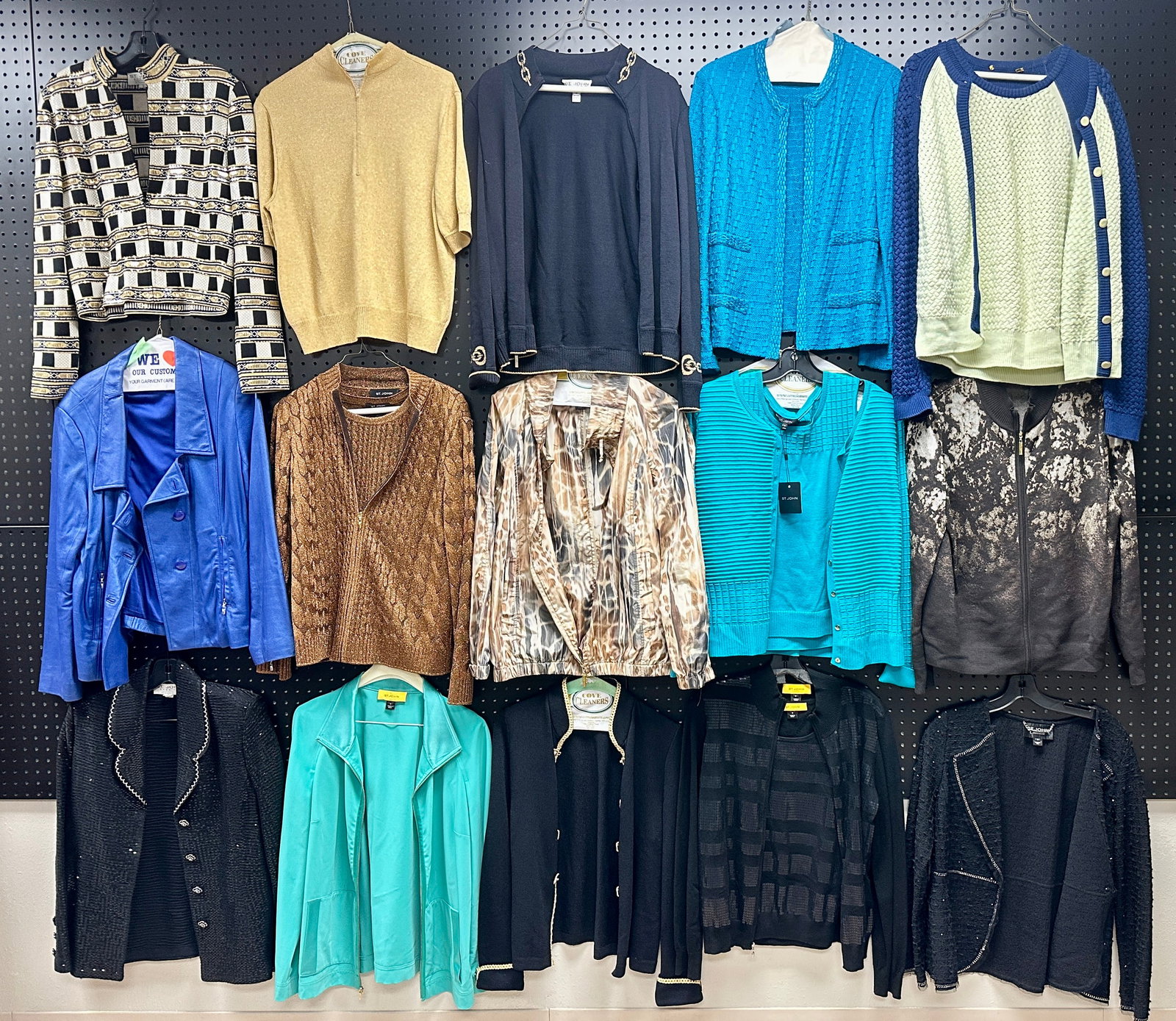 LADIES FASHION CLOTHING - ST. JOHN (1 of 4)