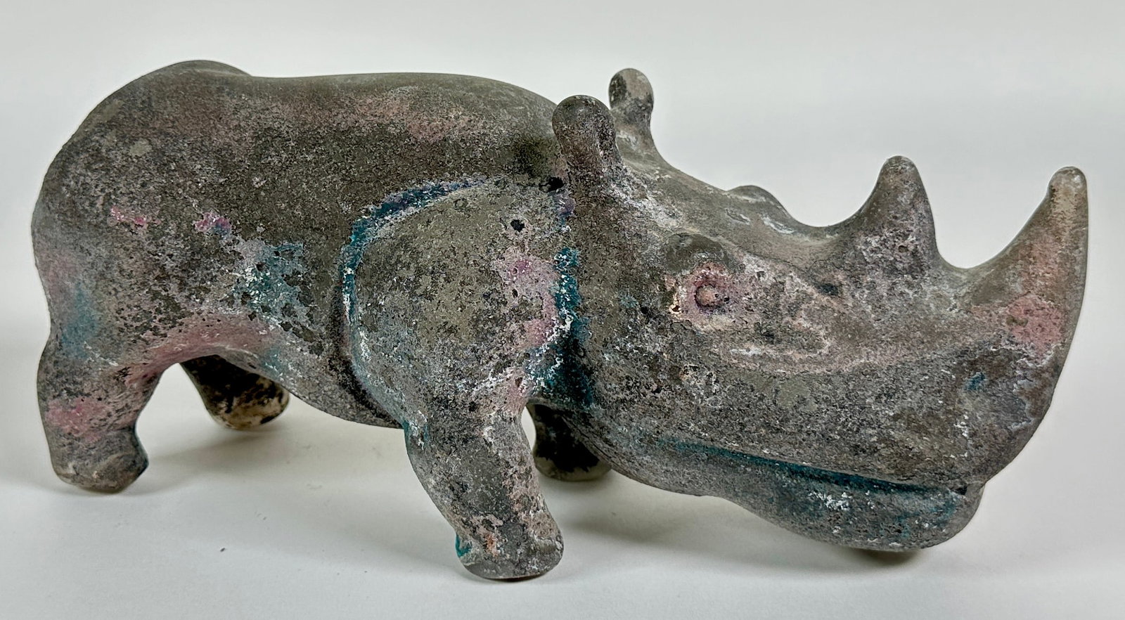 SCAVO GLASS RHINOCEROS: SCAVO ART GLASS RHINO, TAIL AS FOUND, UNSIGNED. 10.5"L