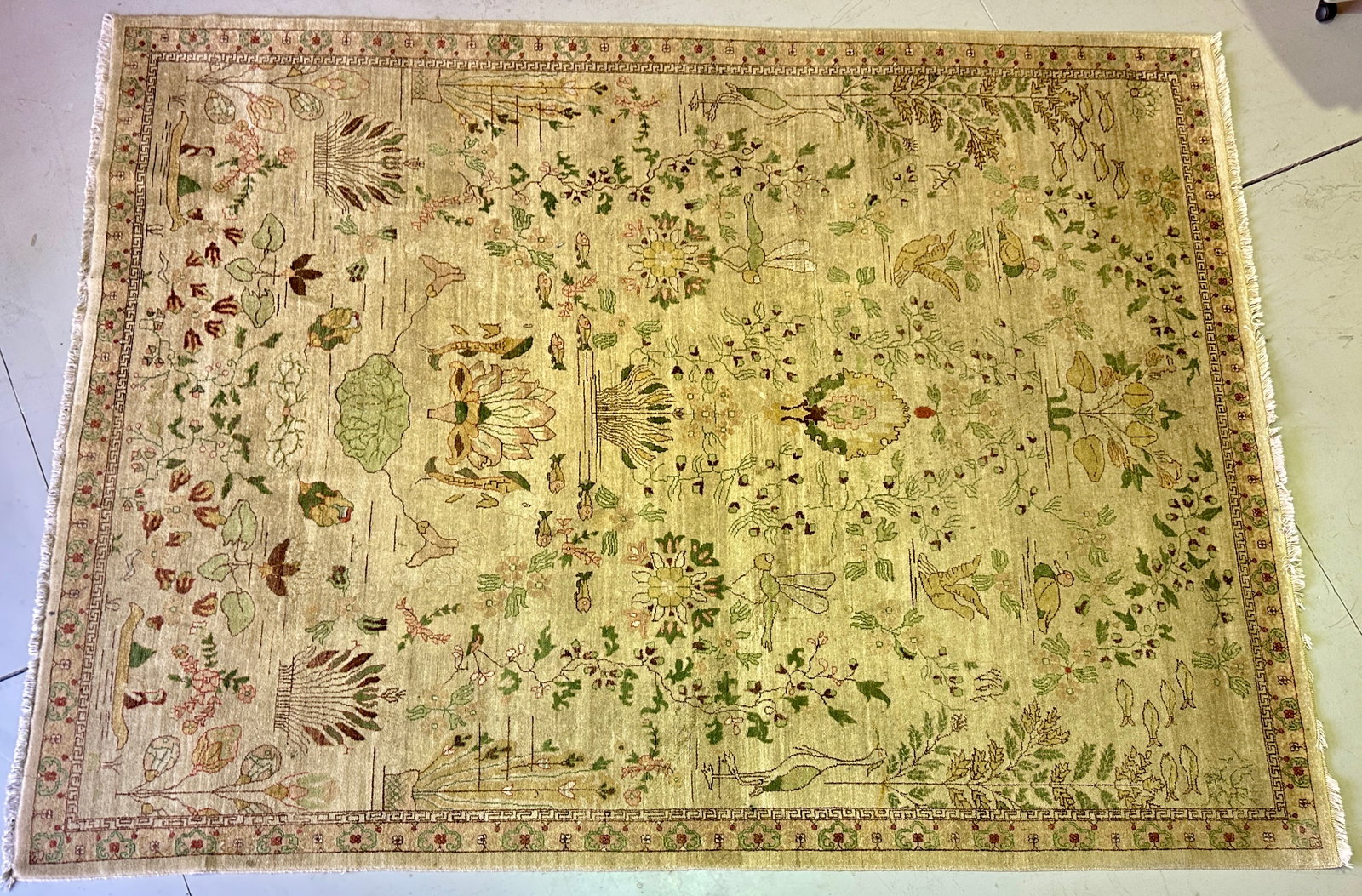 TRADITIONAL HM ROOM SIZE CARPET: RUGS, CARPETS. BIRD AND FLORAL MOTIF. 108"X146"