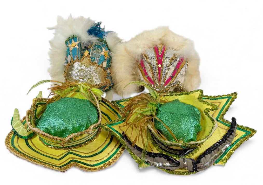 GROUPING OF SHOW HEAD WEAR (1 of 1)