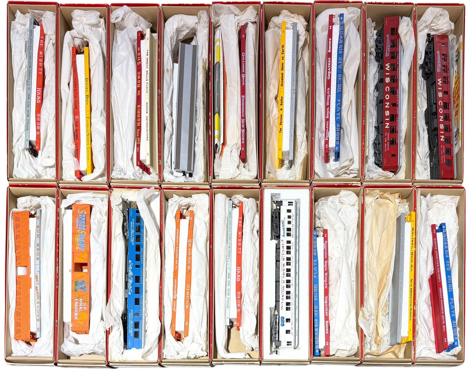 GREAT CIRCUS TRAIN BY WALTHERS (1 of 2)