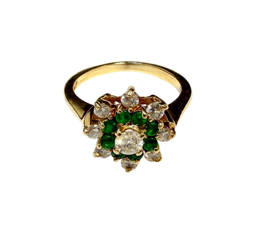 GOLD EMERALD DIAMOND FLORAL CLUSTER RING: 10K YELLOW GOLD, CENTRAL DIAMOND WITH SURROUNDING EMERALDS AND DIAMONDS. 3 GRAMS TOTAL WEIGHT. SIZE 5.25.