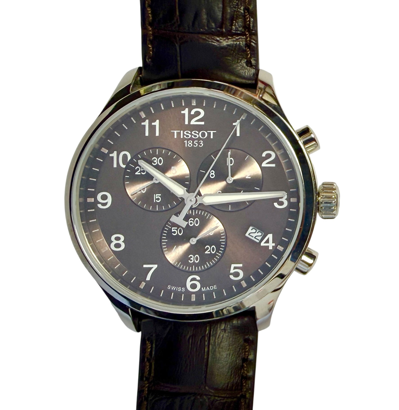 TISSOT 1853 SWISS WATCH: STALINESS, SAPPHIRE LENS, LEATHER STRAP, NEW BATTERYY, RUNNING.