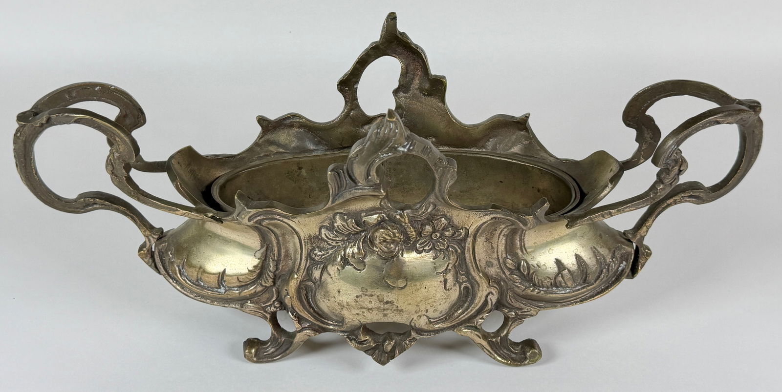 ANTIQUE FRENCH JARDINIERE: ANTIQUE FRENCH SILVER PLATED ROCOCO STYLE JARDINIERE WITH LINER. 16"W, 5"D, 7"H