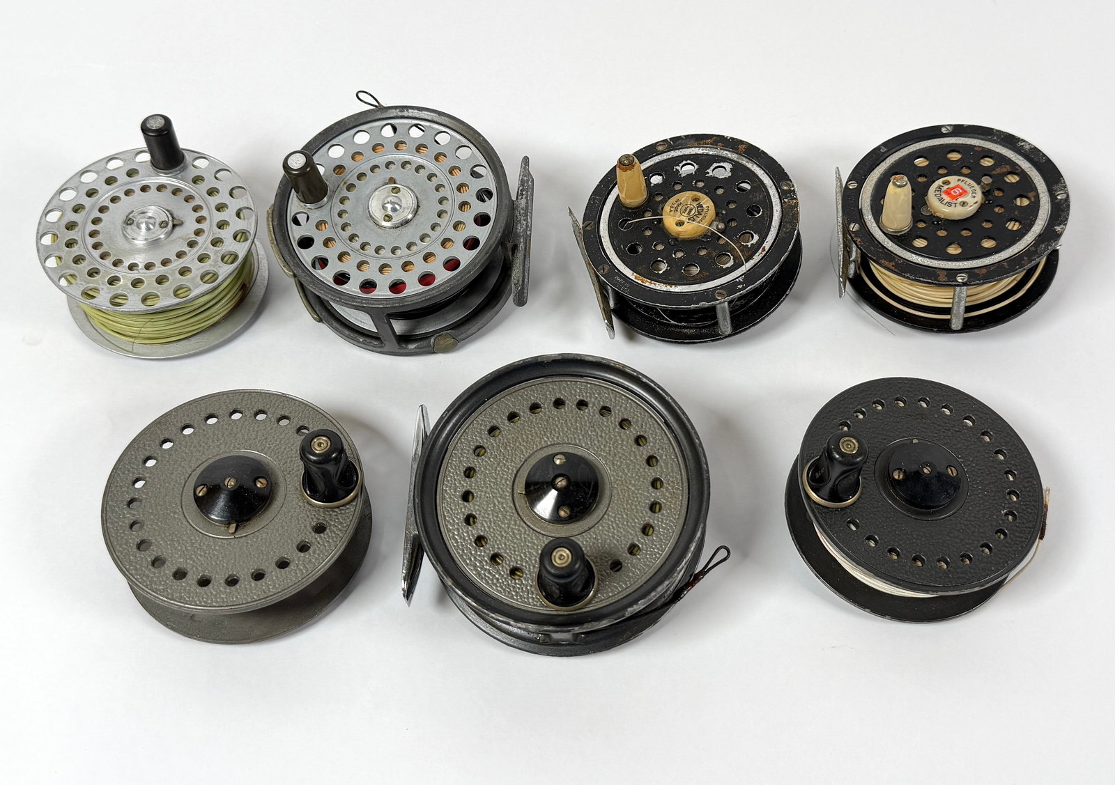 COLLECTION OF FLY FISHING REELS: BEAUDEX, PFLUEGER MEDALIST, WALLACE DOAK AND OTHER UNMARKED.