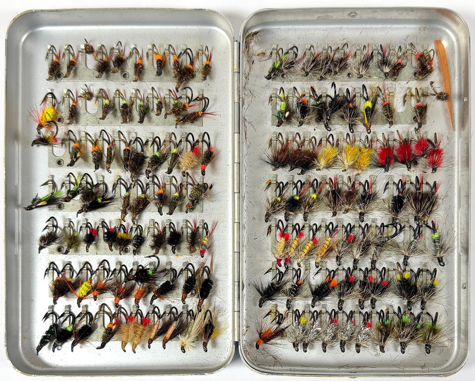 COLLECTION OF VINTAGE FLY FISHING LURES: FISHING FLIES IN PERRINE CASE. APPEAR TO BE UNUSED, APPROX. 125 PIECES