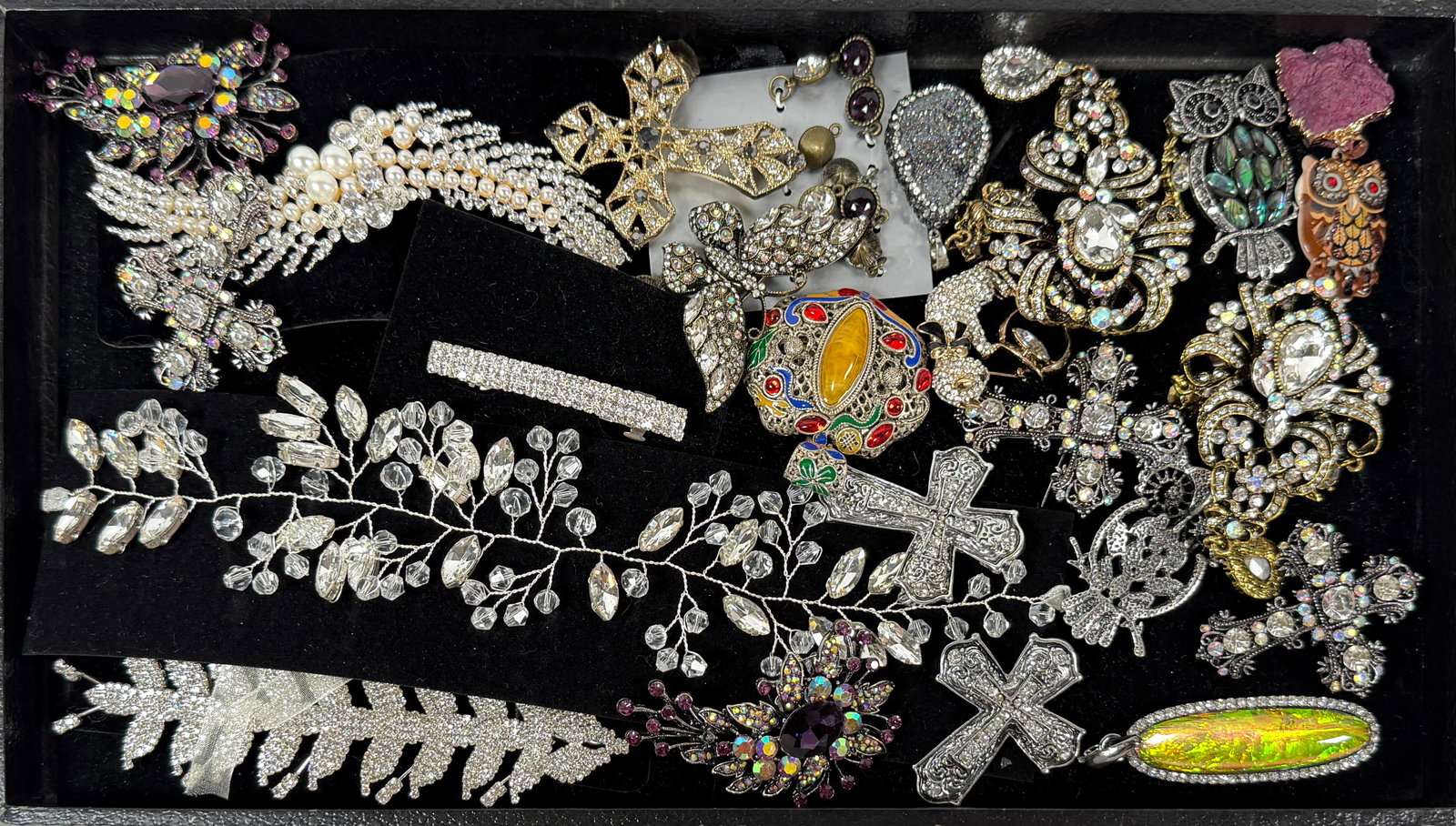 ESTATE COLLECTION OF COSTUME JEWELRY (1 of 1)